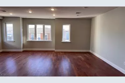 562 N 11th St, Newark, NJ 07107 - Photo 8