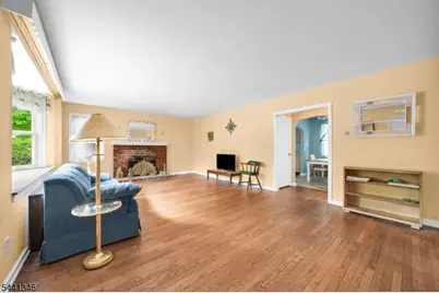 24 Lakeside Dr, Parsippany, NJ 07005 - Photo 8