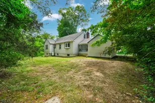 24 Lakeside Dr, Parsippany, NJ 07005 - Photo 12