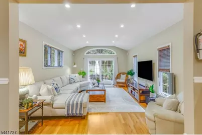 38 Hilltop Ter, Chatham Township, NJ 07928 - Photo 4