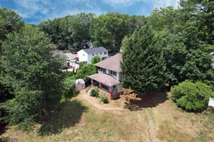 8 Brian Ct, Pequannock Township, NJ 07440 - Photo 2