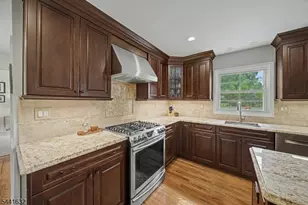 25 Lord Stirling Dr, Parsippany, NJ 07054 - Photo 12