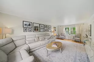25 Lord Stirling Dr, Parsippany, NJ 07054 - Photo 8