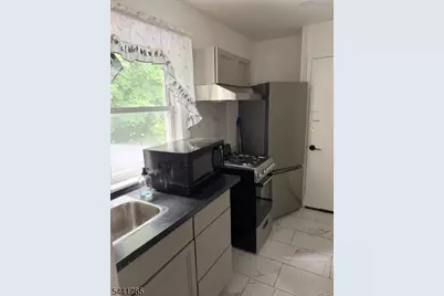 33 Grumman Ave #3, Newark, NJ 07112 - Photo 4