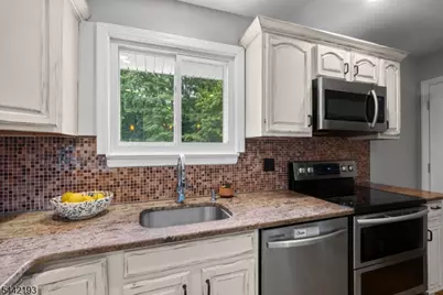 475 Rifle Camp Rd, Woodland Park, NJ 07424 - Photo 8