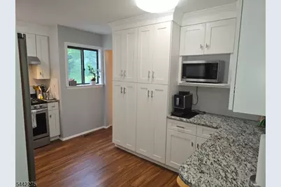 41 Arbor Cir, Bernards Township, NJ 07920 - Photo 6