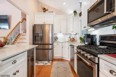 226 Winifred Dr, Totowa, NJ 07512 - Photo 10
