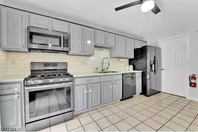 203 Kingsberry Dr, Franklin Township, NJ 08873 - Photo 6