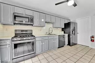 203 Kingsberry Dr, Franklin Township, NJ 08873 - Photo 6