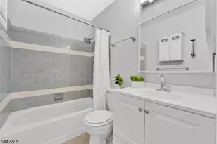 203 Kingsberry Dr, Franklin Township, NJ 08873 - Photo 16