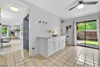 203 Kingsberry Dr, Franklin Township, NJ 08873 - Photo 8