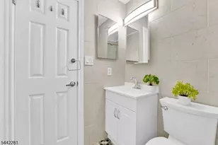 203 Kingsberry Dr, Franklin Township, NJ 08873 - Photo 14