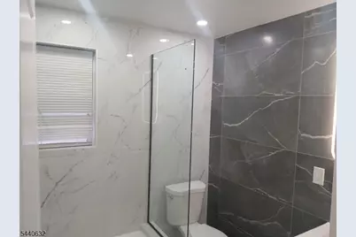 590 Hunterdon St, Newark, NJ 07108 - Photo 14