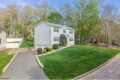 27 Harvest Ln, Livingston, NJ 07039 - Photo 8