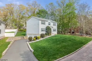 27 Harvest Ln, Livingston, NJ 07039 - Photo 8