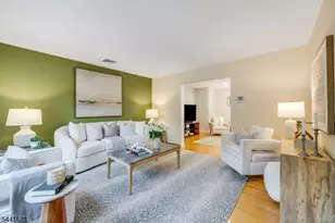 27 Harvest Ln, Livingston, NJ 07039 - Photo 12