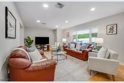 27 Harvest Ln, Livingston, NJ 07039 - Photo 14
