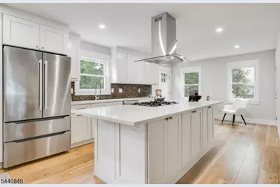 25 Montgomery Rd, Livingston, NJ 07039 - Photo 12