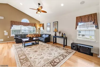 43 Renaissance Blvd, Franklin Township, NJ 08873 - Photo 18