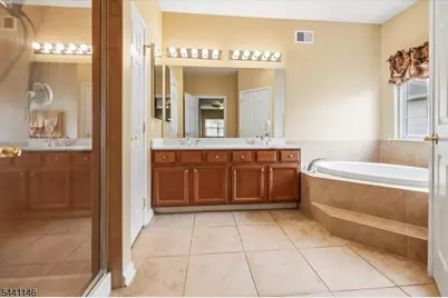 43 Renaissance Blvd, Franklin Township, NJ 08873 - Photo 24