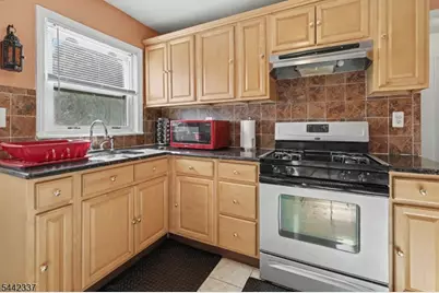 55 Stillman Ave, Bergenfield, NJ 07621 - Photo 14