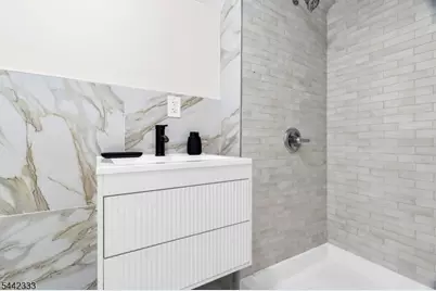 240 W End Ave, Newark, NJ 07106 - Photo 36