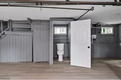 240 W End Ave, Newark, NJ 07106 - Photo 46