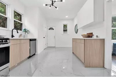 240 W End Ave, Newark, NJ 07106 - Photo 20