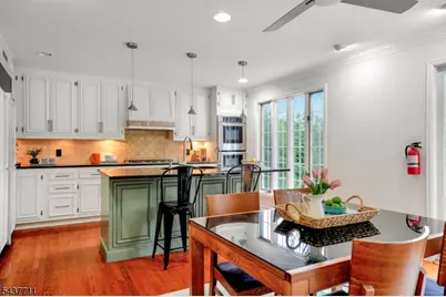 18 Kings Hill Ct, Summit, NJ 07901 - Photo 2
