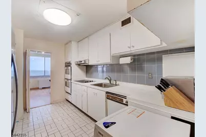 1 Claridge Dr #925, Verona Twp., NJ 07044 - Photo 16