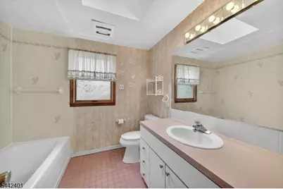 95 Pine St, Woodbridge Township, NJ 08830 - Photo 16