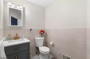 640 Riverside Ave, Lyndhurst Township, NJ 07071 - Photo 14