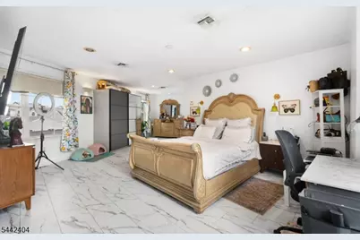 640 Riverside Ave, Lyndhurst Township, NJ 07071 - Photo 18