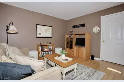 72 Birch Ln, Wayne Twp., NJ 07470 - Photo 12