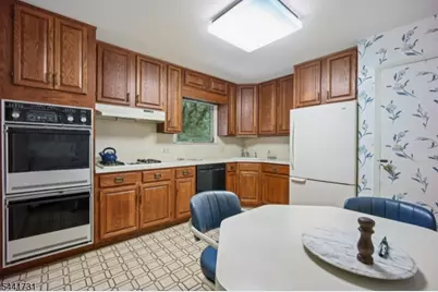 19 Bear Brook Ln, Livingston, NJ 07039 - Photo 14