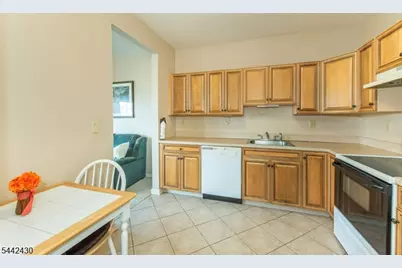 375 Rifle Camp Rd #202, Woodland Park, NJ 07424 - Photo 8