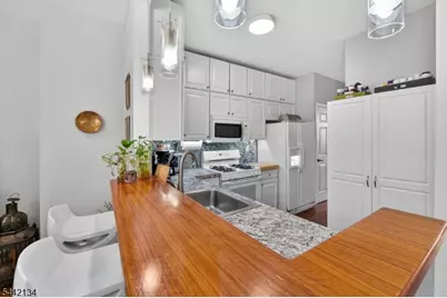 215 Barringer Dr #215, Nutley, NJ 07110 - Photo 12