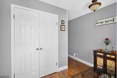 31 Chelsea Cir, Raritan Township, NJ 08822 - Photo 2