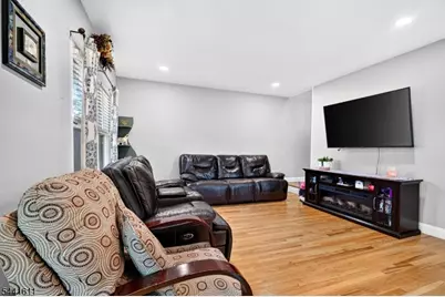 31 Chelsea Cir, Raritan Township, NJ 08822 - Photo 4