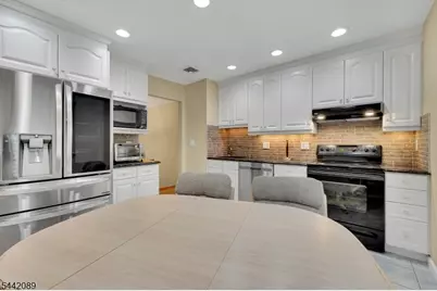 90 James St, Parsippany, NJ 07950 - Photo 22