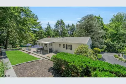 350 Greenbrier Ct, Mountainside, NJ 07092 - Photo 4