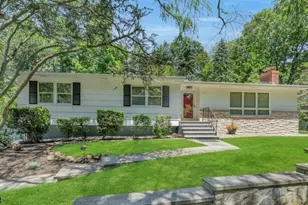350 Greenbrier Ct, Mountainside, NJ 07092 - Photo 1