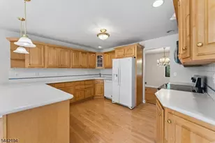 17 Schwinn Dr, Clark Township, NJ 07066 - Photo 12