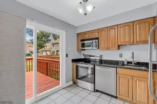 93 Driftwood Dr, Franklin Township, NJ 08873 - Photo 10