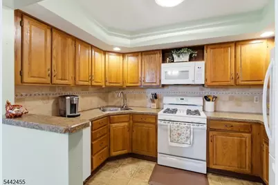 231-4 Grant Ave, Pompton Lakes, NJ 07442 - Photo 2
