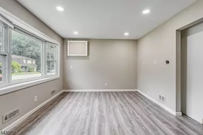 75 Fichter St, Bloomingdale, NJ 07403 - Photo 8