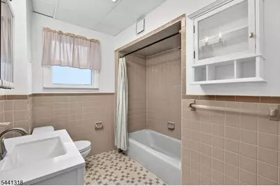 29 Orchard Rd, Maplewood, NJ 07040 - Photo 8