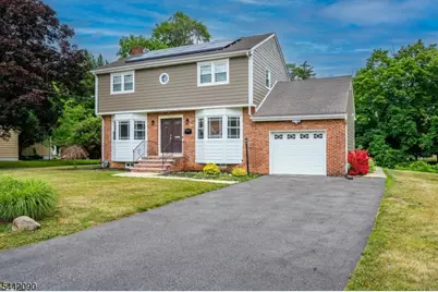 162 Mali Dr, North Plainfield, NJ 07062 - Photo 2