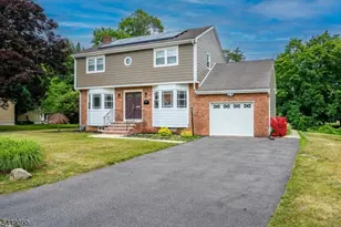 162 Mali Dr, North Plainfield, NJ 07062 - Photo 2