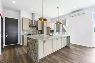 21 Lincoln Park, Newark, NJ 07102 - Photo 1